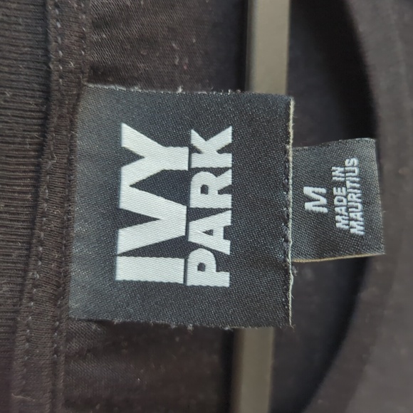 Ivy Park. Women's Logoed Muscle Tank. Size Medium. - Picture 3 of 7